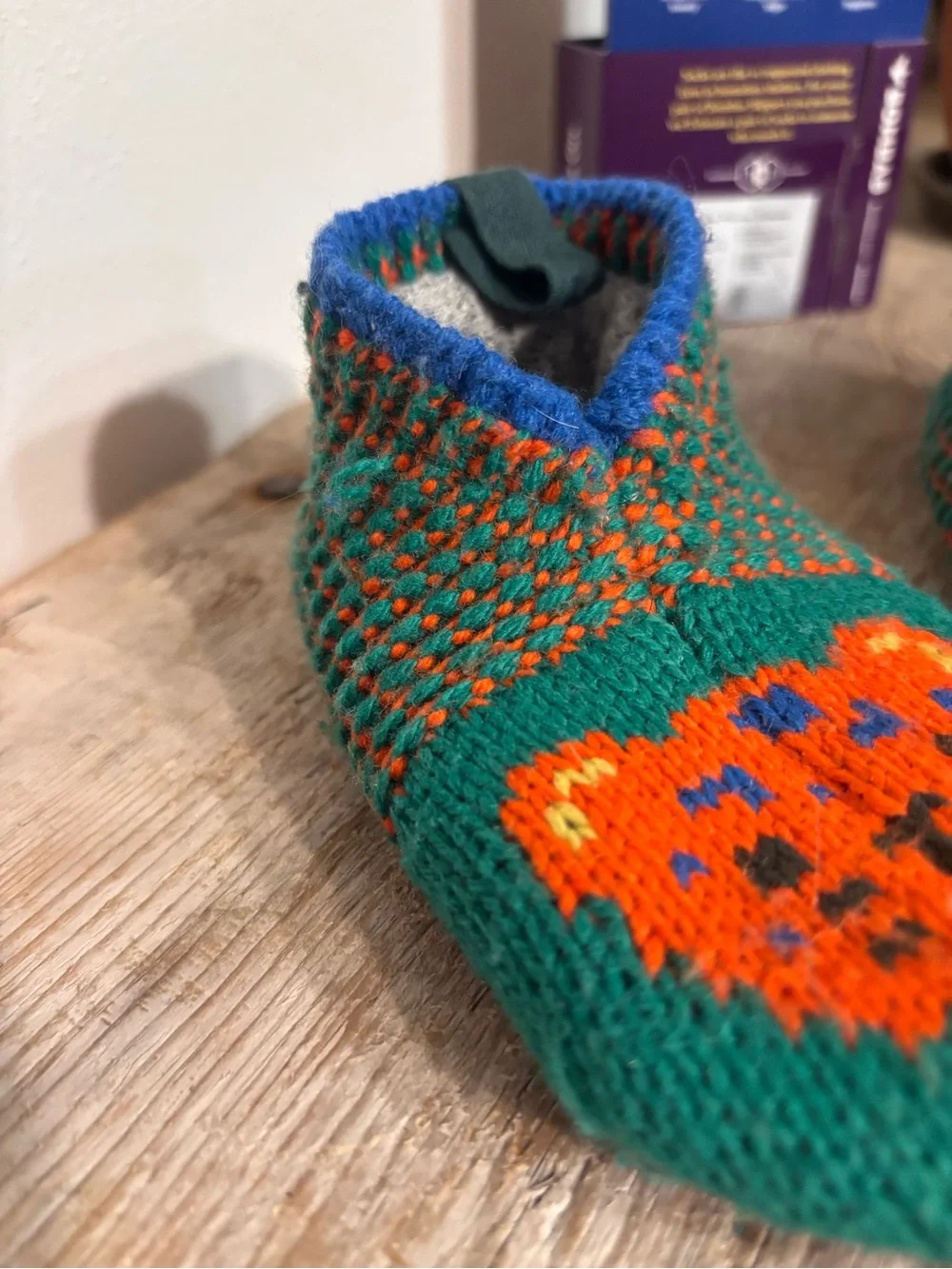 Bombas Toddler Green & Orange Tiger Gripper Slippers